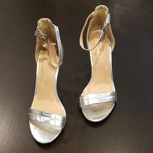 Glaze, womans size 7m silver heel